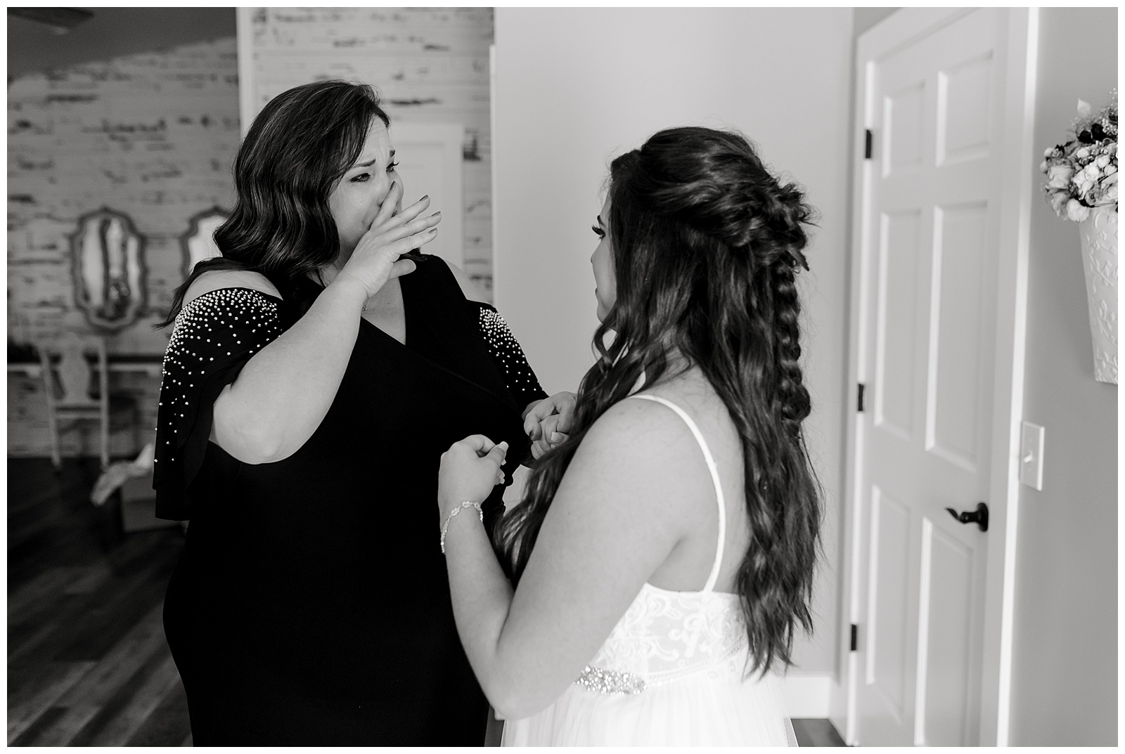 bride and mom getting ready at Gooseberry Creek